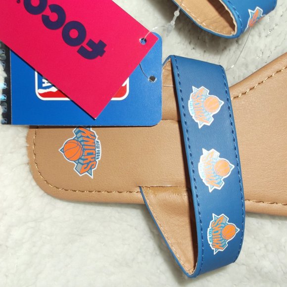 NWT - New York Knicks Double Strap Sandals - Small (5/6) - Picture 3 of 11